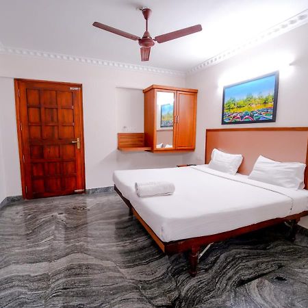 Luxe Vue - Premium Hotel Thiruvananthapuram Buitenkant foto