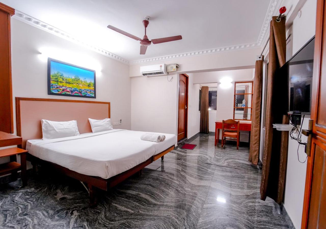 Luxe Vue - Premium Hotel Thiruvananthapuram Buitenkant foto