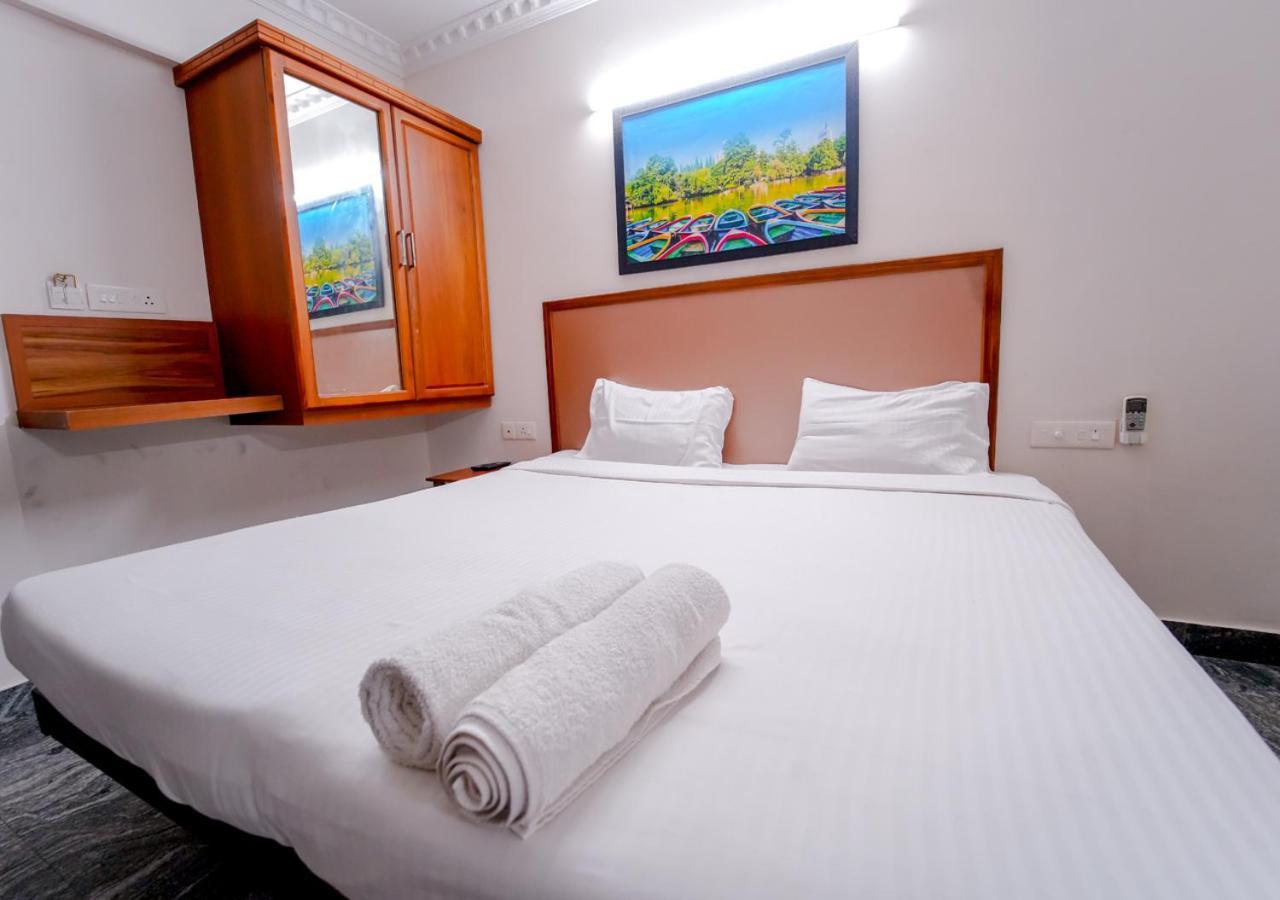 Luxe Vue - Premium Hotel Thiruvananthapuram Buitenkant foto