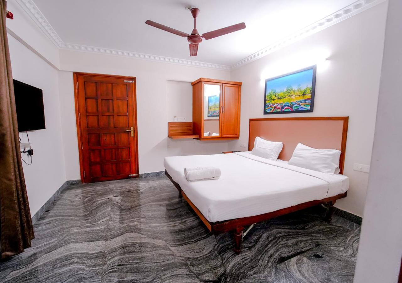 Luxe Vue - Premium Hotel Thiruvananthapuram Buitenkant foto